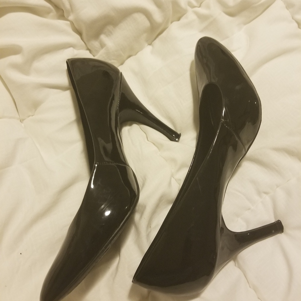 Heels - Picture 3 of 3